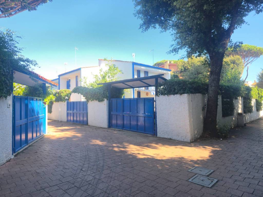 casa indipendente in affitto a Fiumicino in zona Fregene
