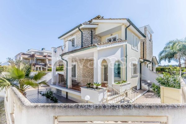 casa indipendente in affitto a Fiumicino in zona Fregene