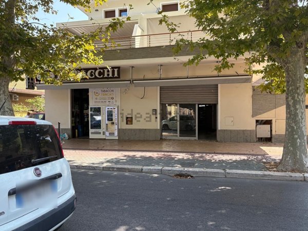 locale commerciale in affitto a Fiumicino