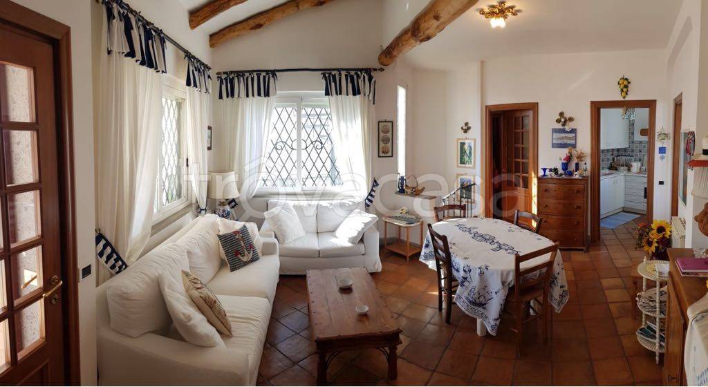 casa indipendente in affitto a Fiumicino in zona Fregene