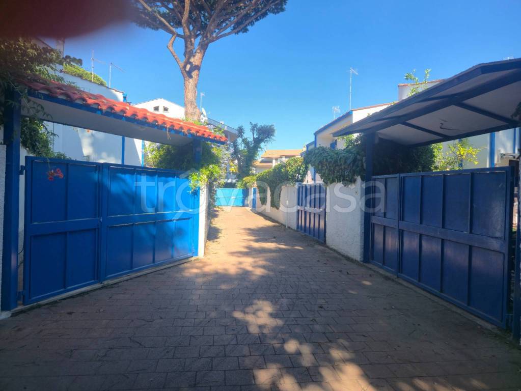 casa indipendente in affitto a Fiumicino in zona Fregene