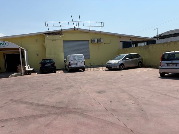 capannone in affitto a Fiumicino