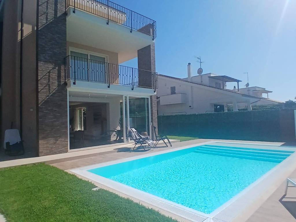 casa indipendente in affitto a Fiumicino in zona Fregene