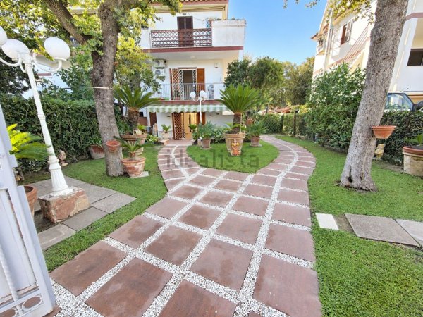 casa indipendente in affitto a Fiumicino in zona Fregene