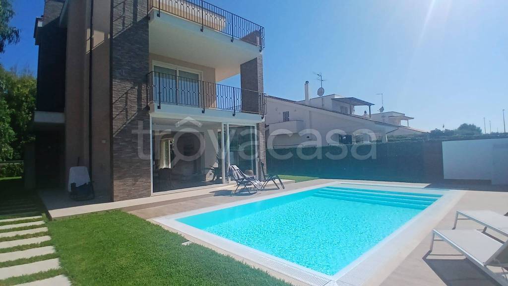 casa indipendente in affitto a Fiumicino in zona Fregene