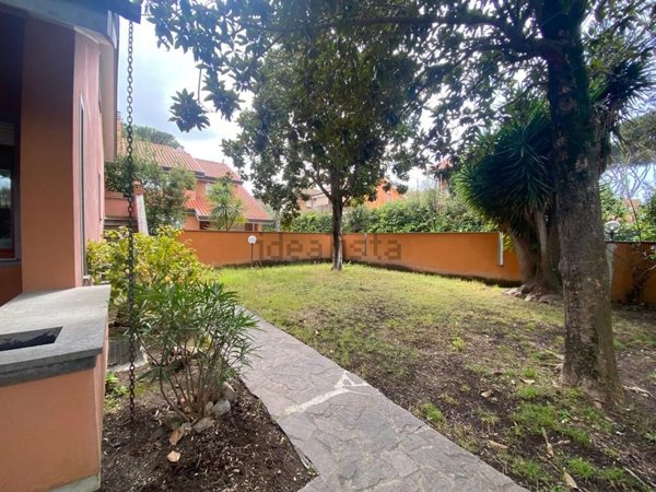 casa indipendente in affitto a Fiumicino in zona Fregene