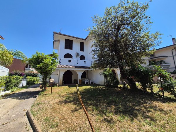 casa indipendente in affitto a Fiumicino in zona Fregene