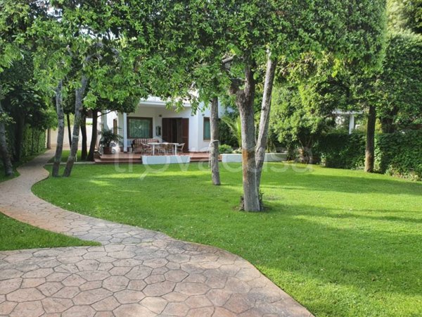 casa indipendente in affitto a Fiumicino in zona Fregene
