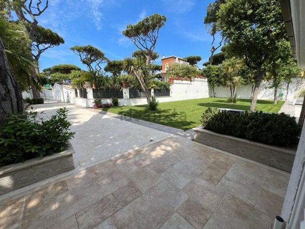 casa indipendente in affitto a Fiumicino in zona Fregene