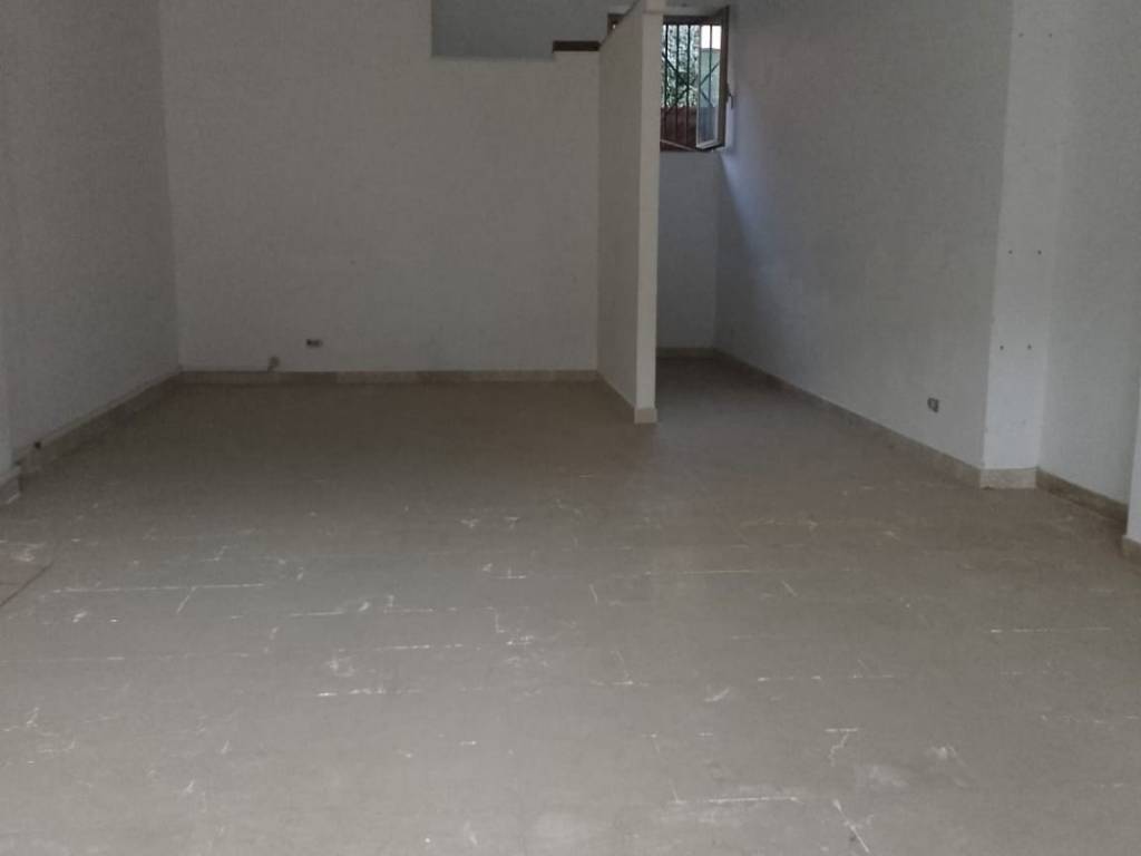 negozio in affitto a Fonte Nuova in zona Santa Lucia