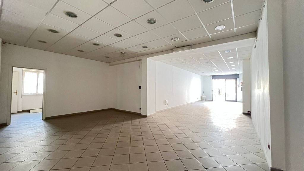 negozio in affitto a Fonte Nuova in zona Torre Lupara