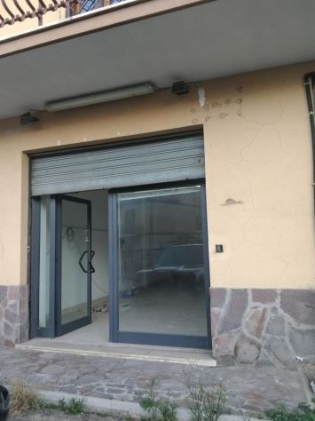 locale commerciale in affitto a Fonte Nuova in zona Santa Lucia