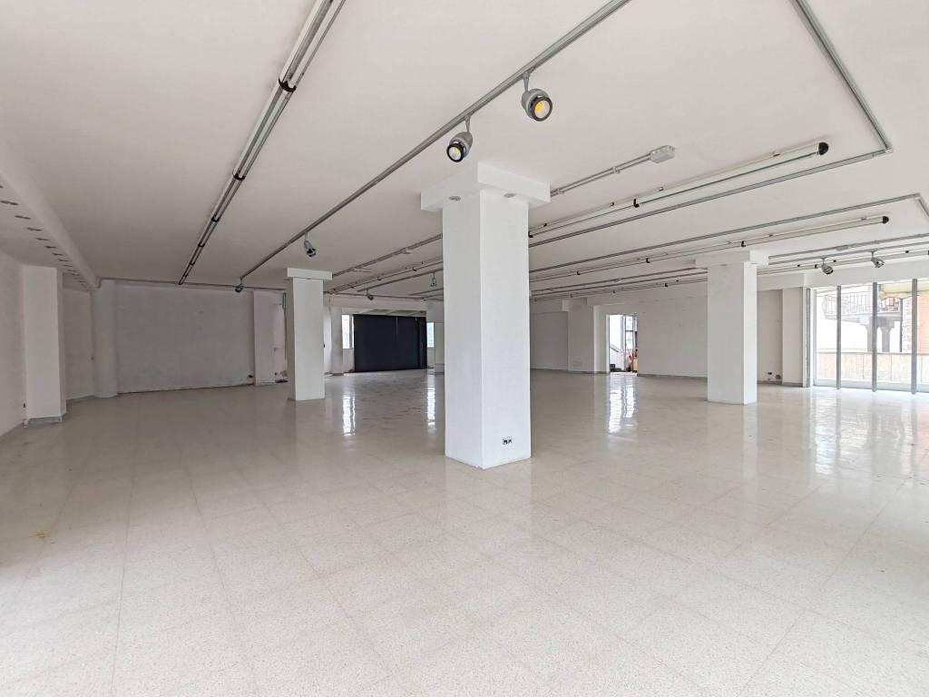 negozio in affitto a Fonte Nuova in zona Torre Lupara