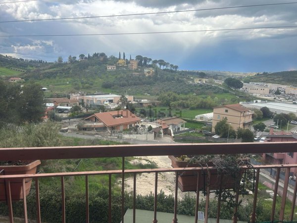 appartamento in affitto a Fonte Nuova in zona Santa Lucia