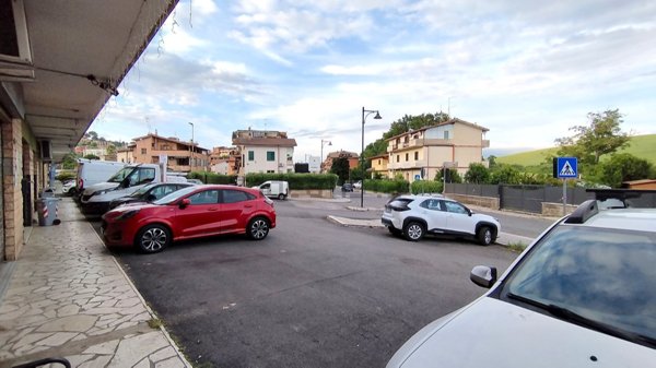 negozio in affitto a Fonte Nuova in zona Santa Lucia