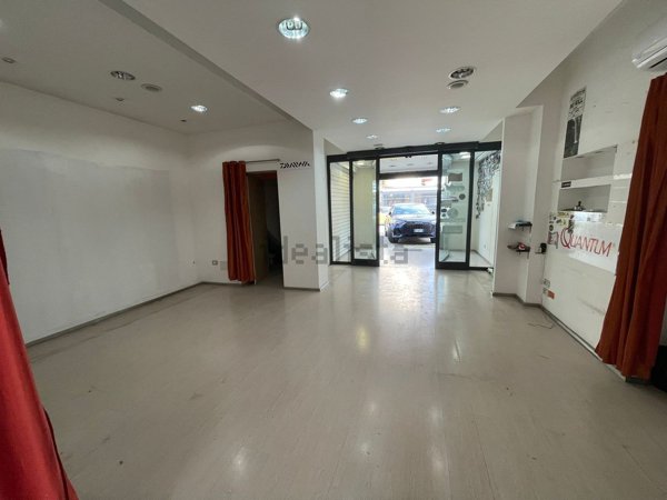 negozio in affitto a Fonte Nuova in zona Torre Lupara