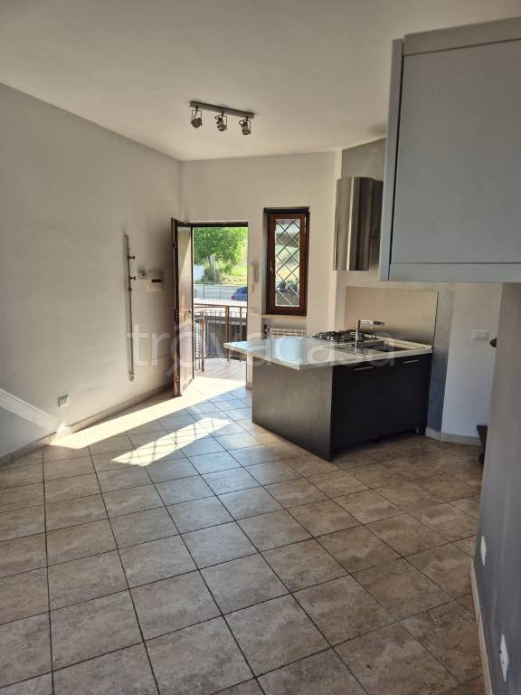 appartamento in affitto a Fonte Nuova in zona Santa Lucia