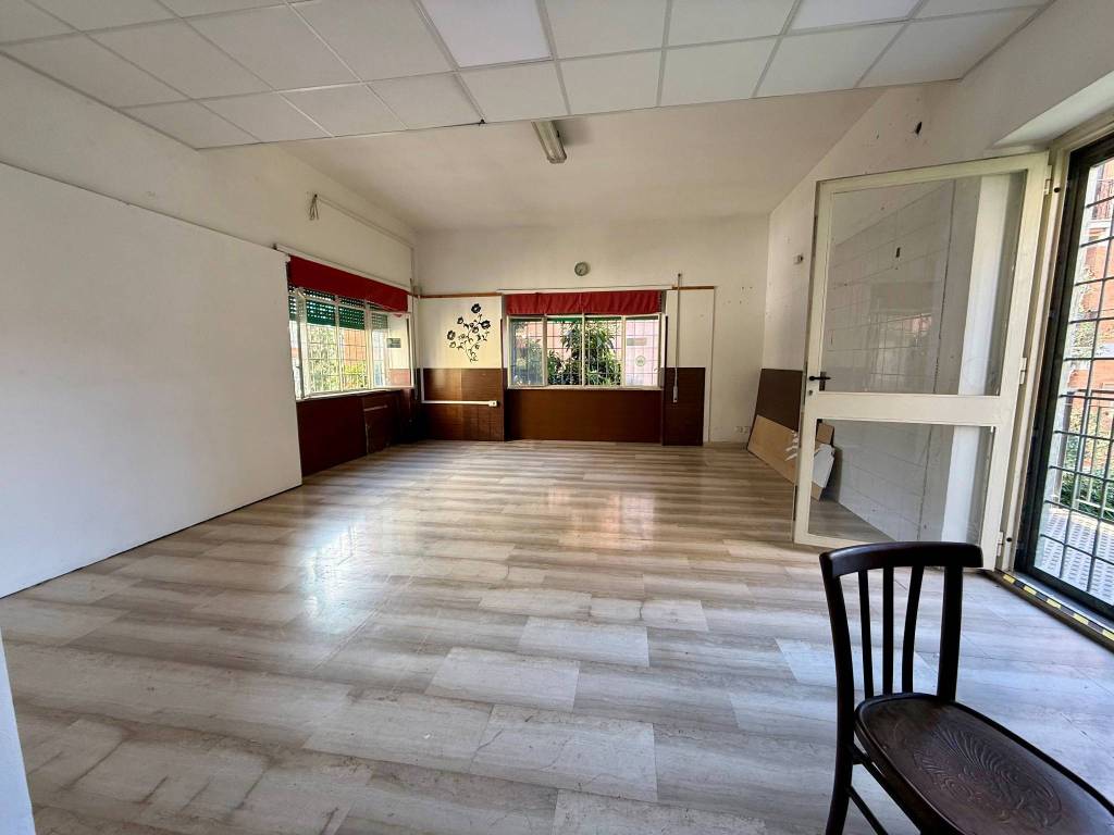 negozio in affitto a Fonte Nuova in zona Torre Lupara