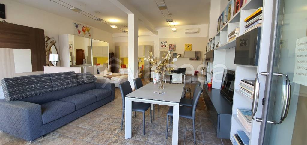 negozio in affitto a Fonte Nuova in zona Torre Lupara