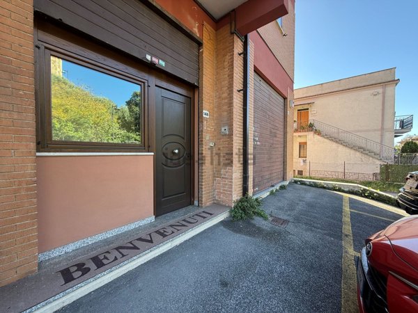 locale commerciale in affitto a Fonte Nuova in zona Santa Lucia