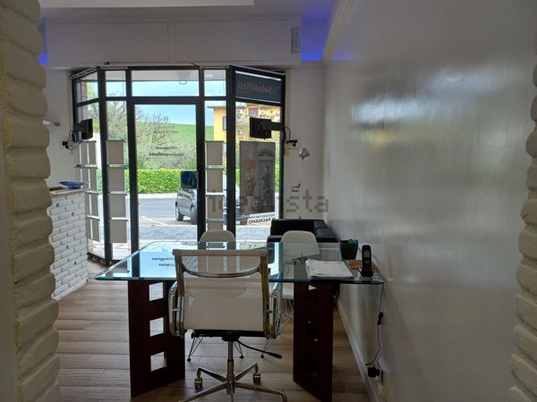 ufficio in affitto a Fonte Nuova in zona Santa Lucia