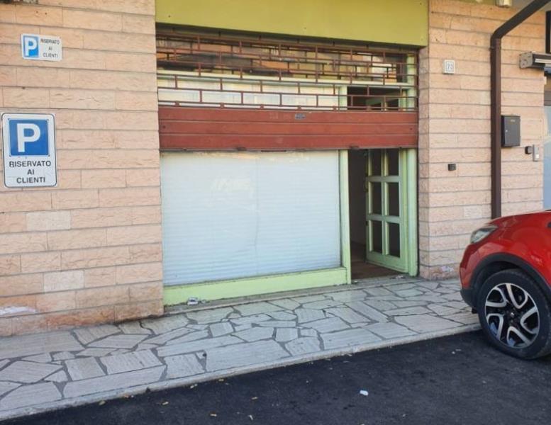 locale commerciale in affitto a Fonte Nuova in zona Santa Lucia