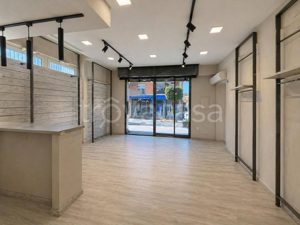 negozio in affitto a Fonte Nuova in zona Torre Lupara