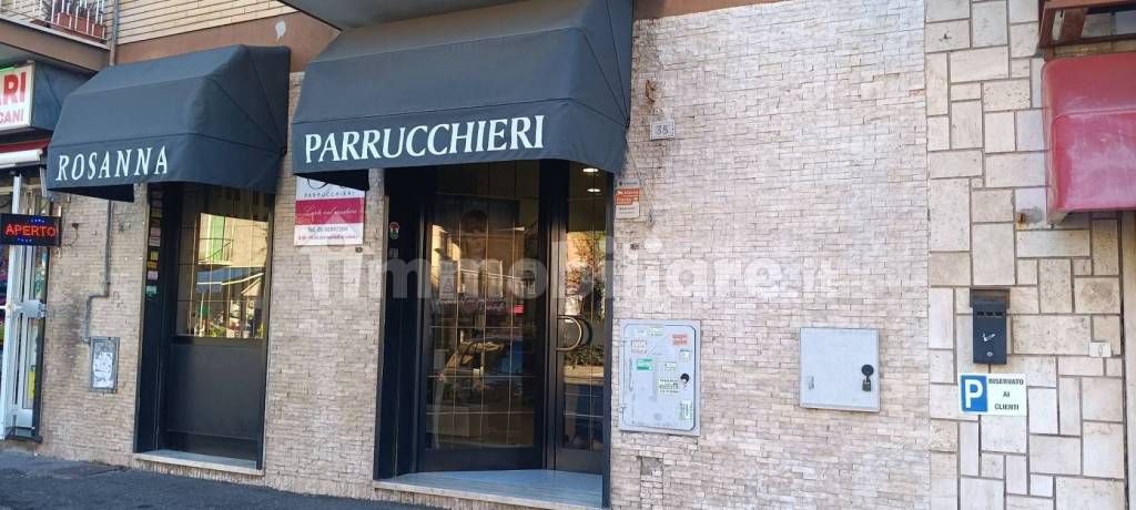 negozio in affitto a Fonte Nuova in zona Torre Lupara