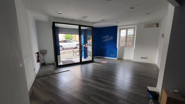 negozio in affitto a Fonte Nuova in zona Torre Lupara