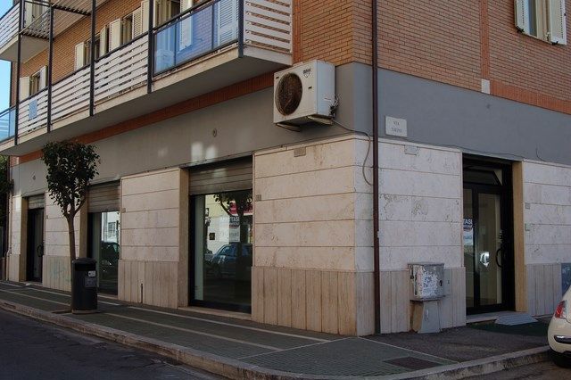 locale commerciale in affitto ad Aprilia