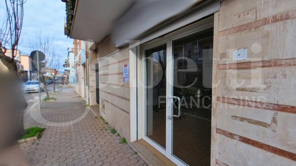 locale commerciale in affitto ad Aprilia