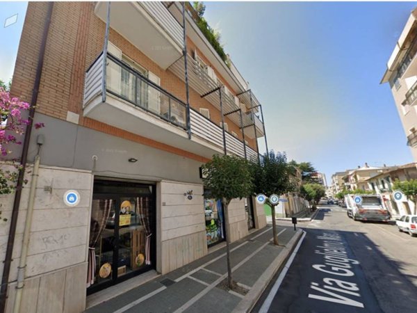 negozio in affitto ad Aprilia