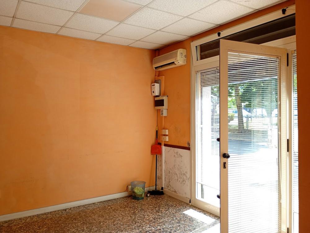 negozio in affitto ad Aprilia