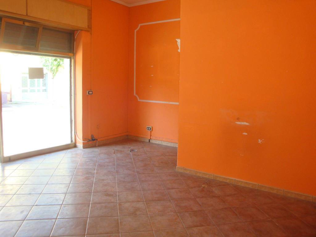 negozio in affitto ad Aprilia