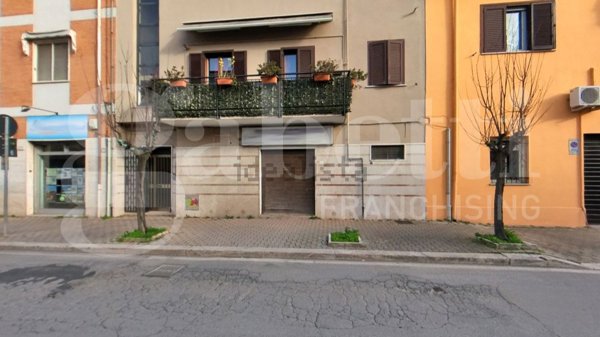 locale commerciale in affitto ad Aprilia