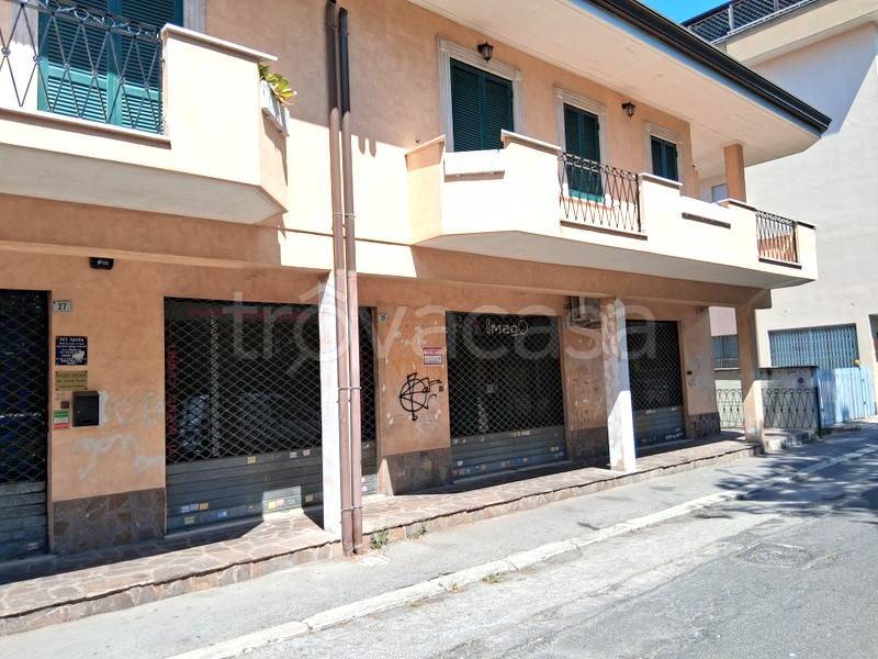 negozio in affitto ad Aprilia