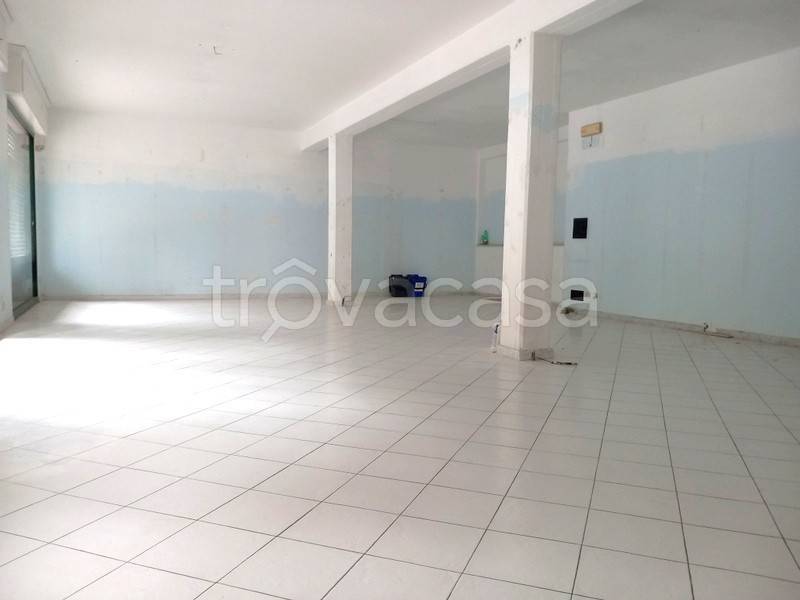 negozio in affitto ad Aprilia