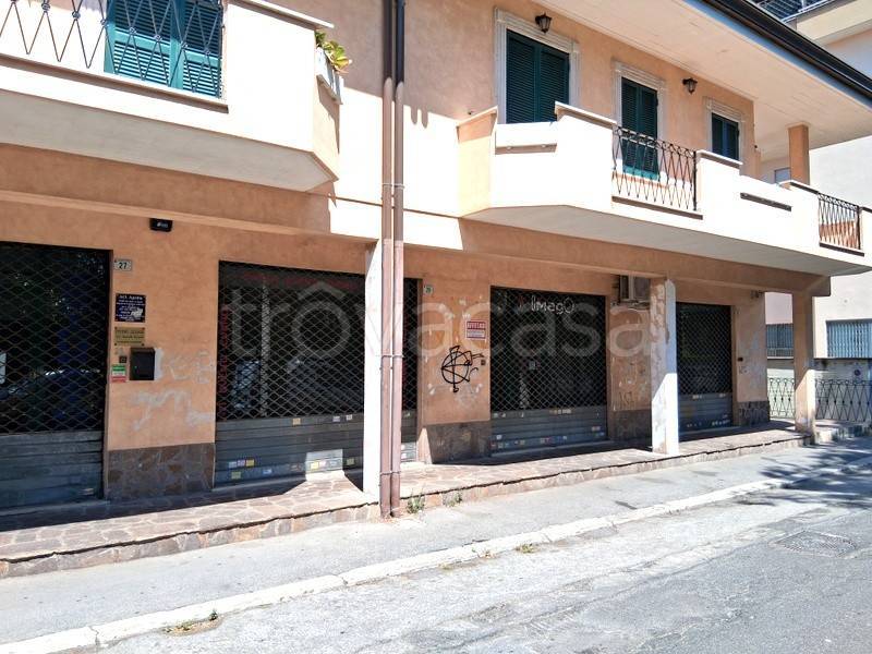 negozio in affitto ad Aprilia