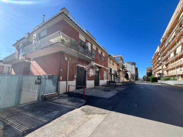 locale commerciale in affitto ad Aprilia