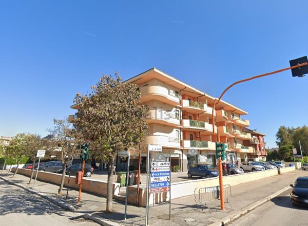 locale commerciale in affitto ad Aprilia