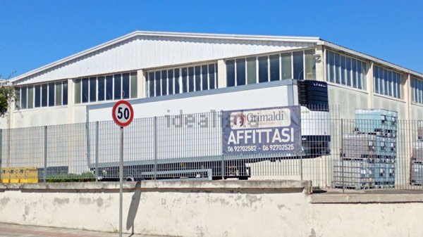 locale di sgombero in affitto ad Aprilia