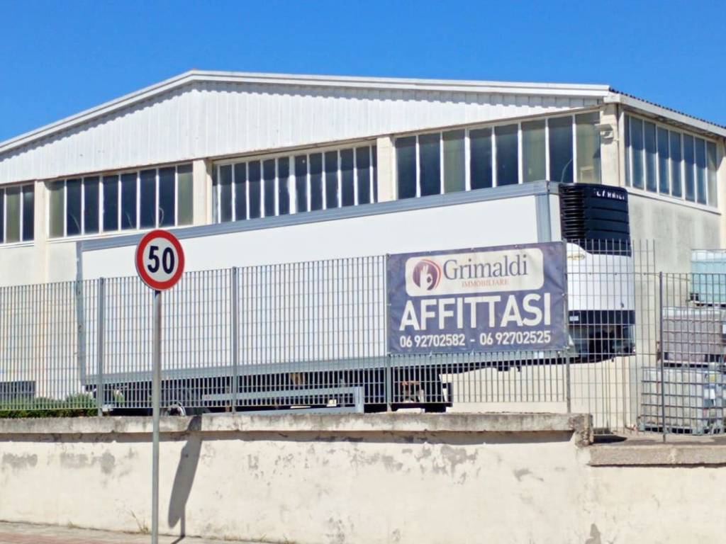 locale commerciale in affitto ad Aprilia in zona Riserva Nuova
