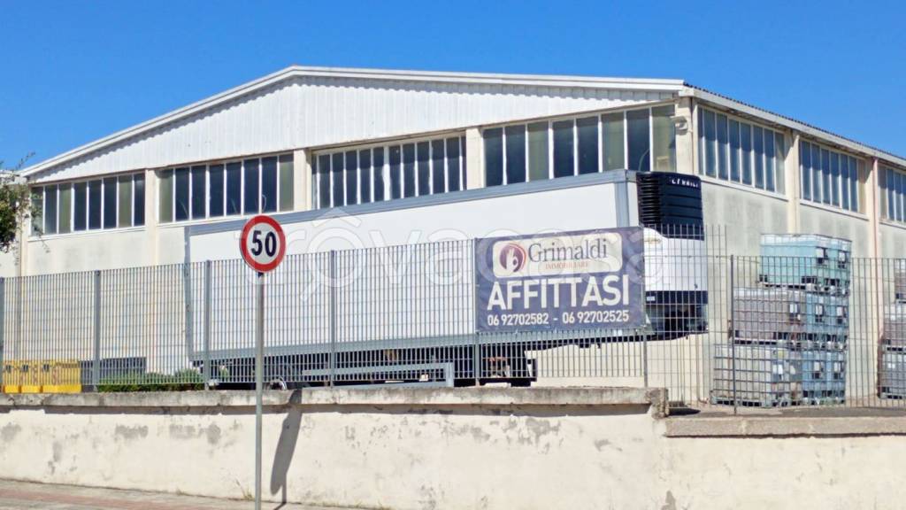 locale commerciale in affitto ad Aprilia in zona Riserva Nuova
