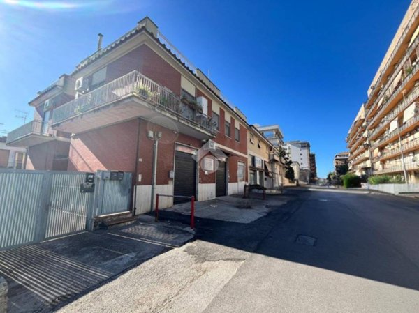 locale di sgombero in affitto ad Aprilia