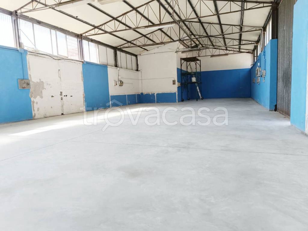 locale commerciale in affitto ad Aprilia