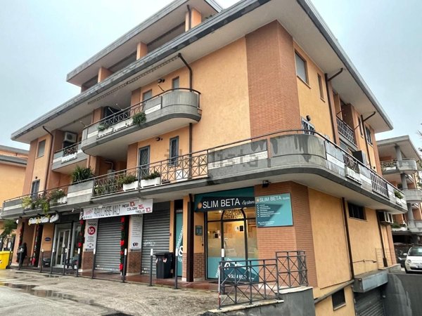 locale commerciale in affitto ad Aprilia