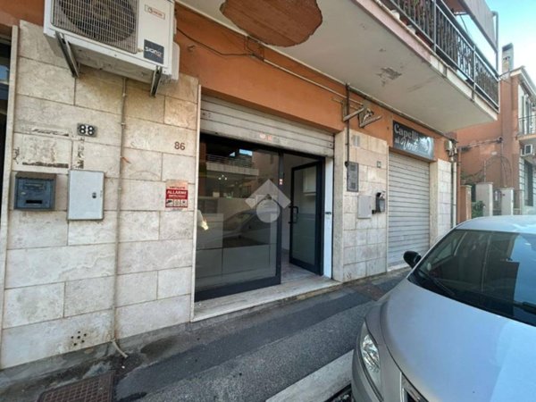 negozio in affitto ad Aprilia