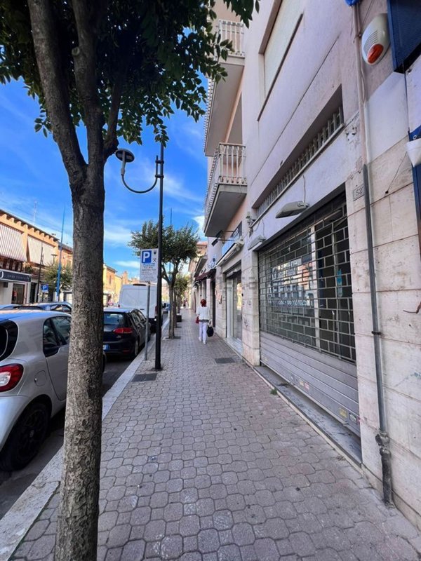 locale commerciale in affitto ad Aprilia