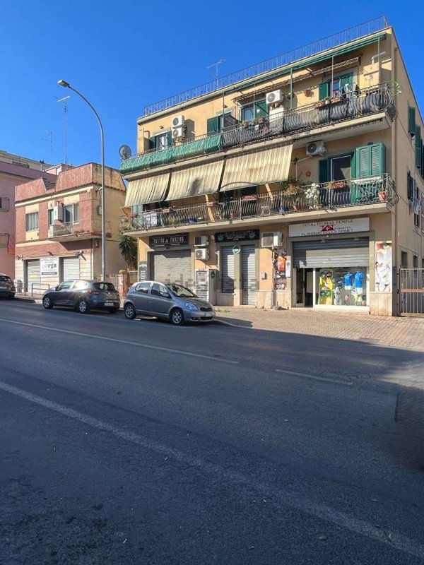 locale commerciale in affitto ad Aprilia