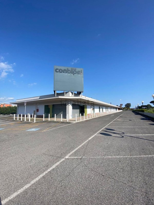negozio in affitto ad Aprilia